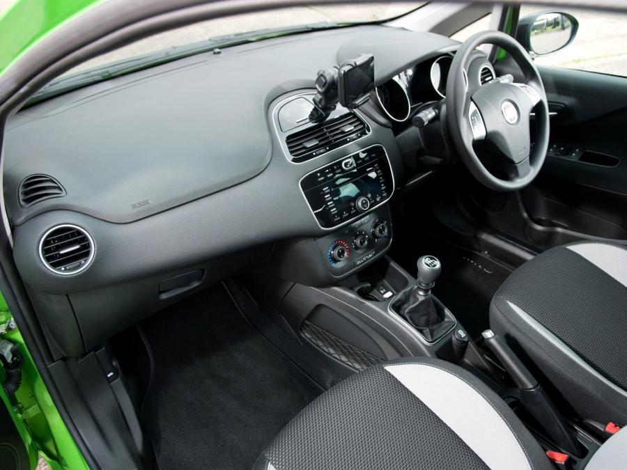  Fiat Punto TwinAir 5-Door 2012 года  (UK) (фото 6 из 12)